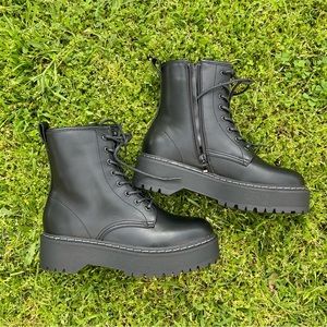 Steve Madden Basille Black Lace Up Platform Lug Sole Boot Size 8 new chunky